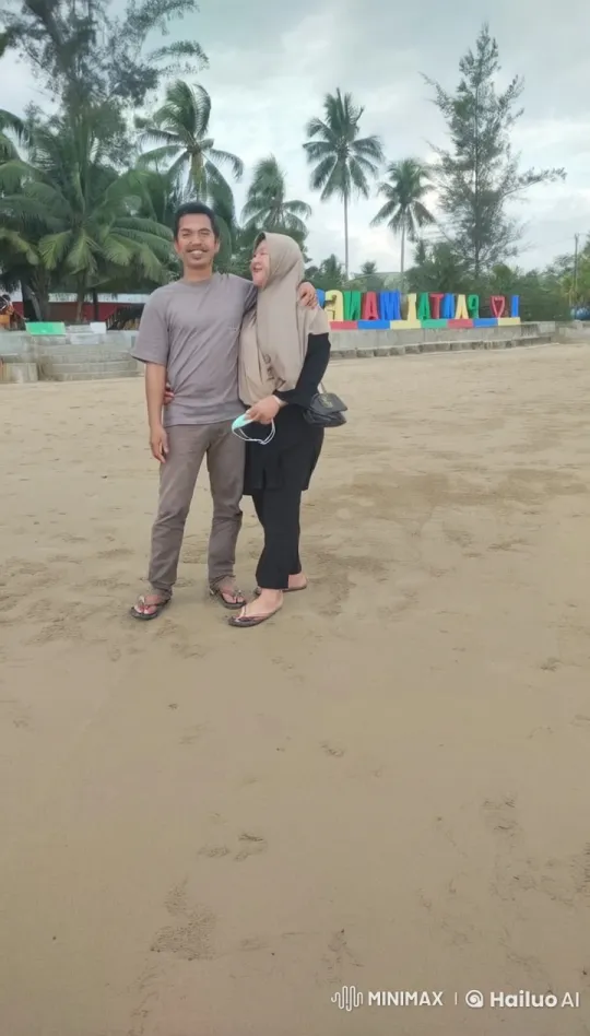 Couple Showcases Martial Arts on Beach – AI Generated Video | Hailuo AI