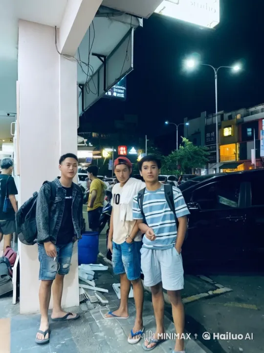 Young Men Perform Kungfu in Urban Nightlife Scene – AI Generated Video | Hailuo AI