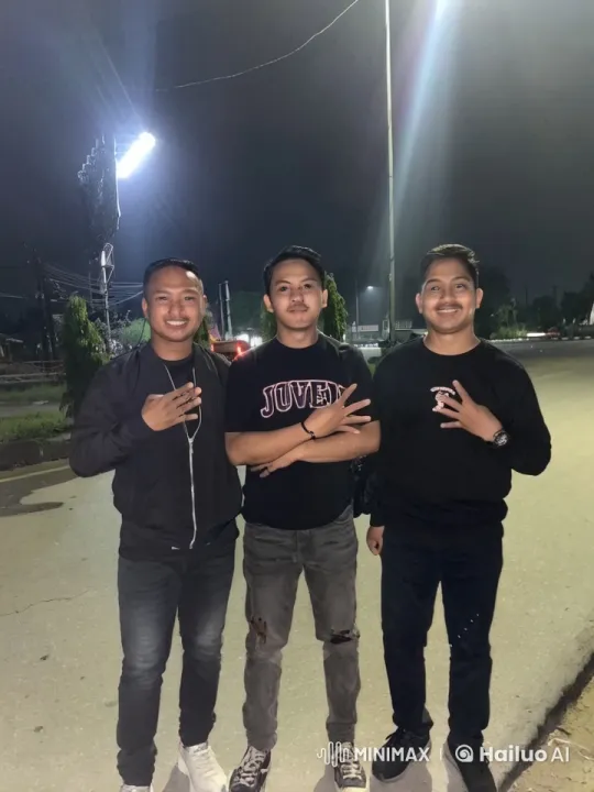 Nighttime Kungfu Trio Showcases Synchronized Skills – AI Generated Video | Hailuo AI
