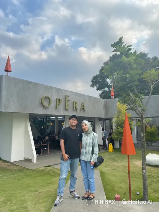 Couple Performs Kung Fu in Front of Opera Building – AI Generated Video | Hailuo AI
