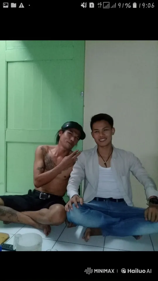 Tattooed Man Performs Impressive Kung Fu in Minimalistic Room – AI Generated Video | Hailuo AI