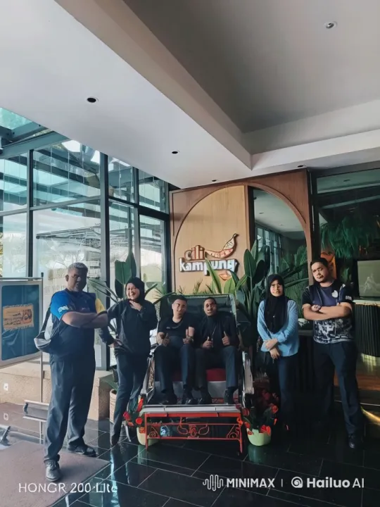 Group Kungfu Performance in Modern Restaurant Setting – AI Generated Video | Hailuo AI