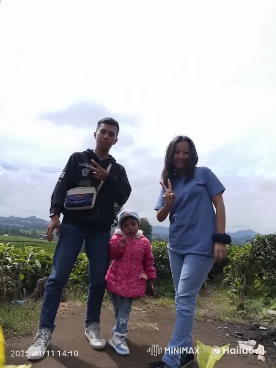 Family Performs Synchronized Kung Fu in Countryside – AI Generated Video | Hailuo AI