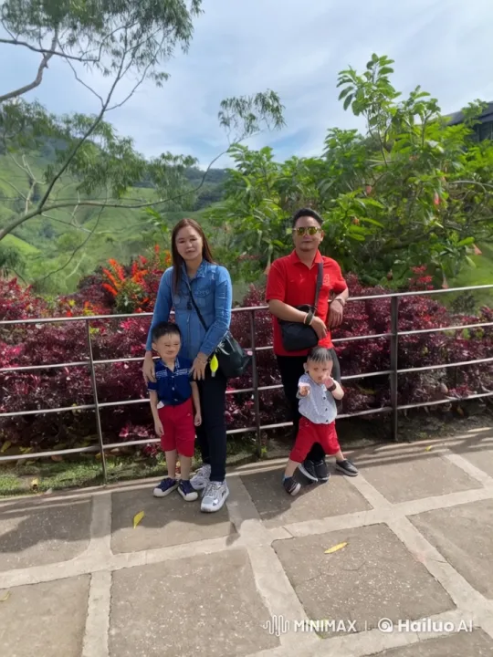 Family Enjoys Outdoor Fun with Kung Fu Poses – AI Generated Video | Hailuo AI