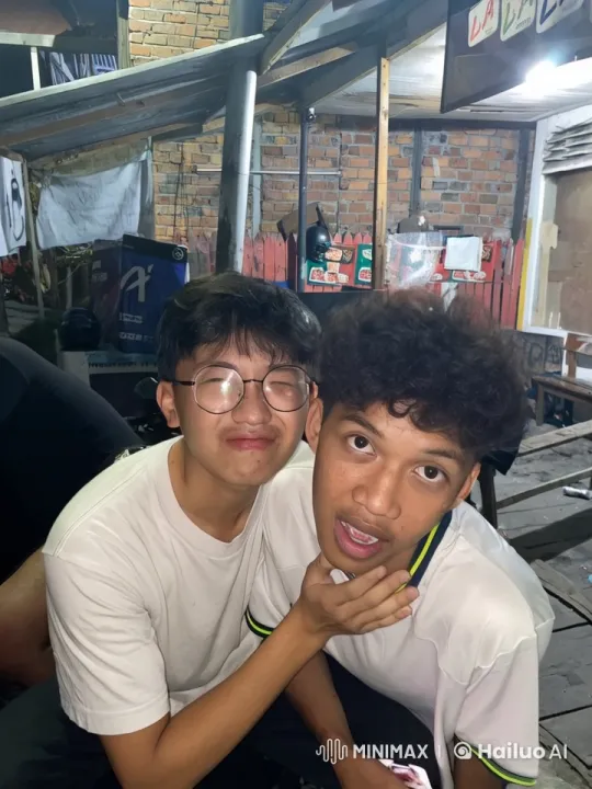 Affectionate Moment in Lively Outdoor Setting – AI Generated Video | Hailuo AI