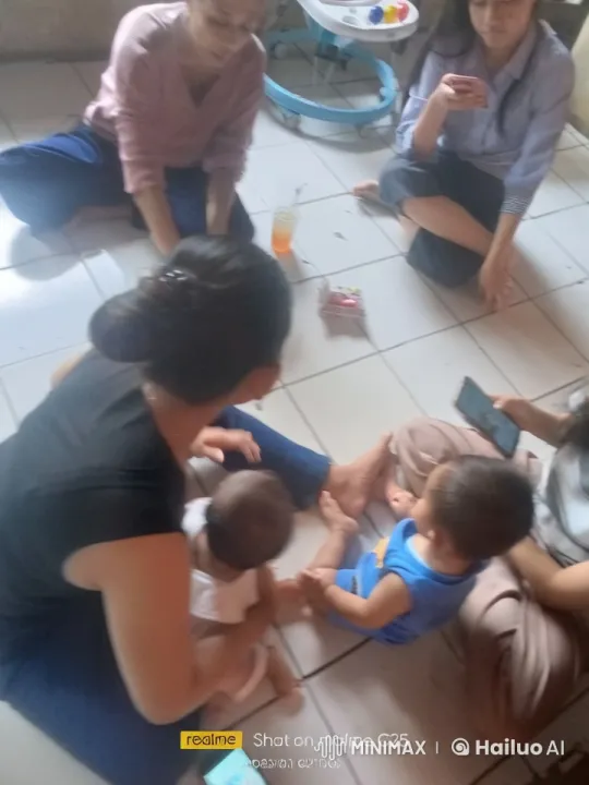 Relaxed Gathering with Children and Phones – AI Generated Video | Hailuo AI