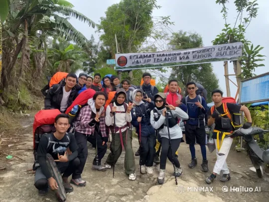 Adventurous Hikers Practice Kungfu in Lush Nature – AI Generated Video | Hailuo AI