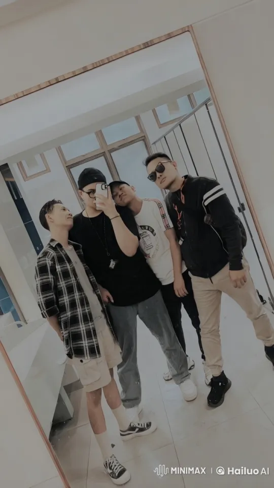 Young Men Perform Agile Kungfu in Mirror Reflection – AI Generated Video | Hailuo AI