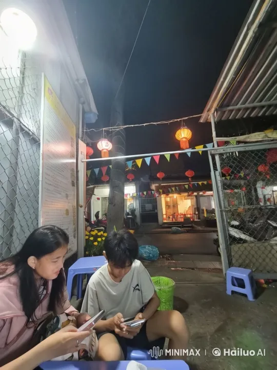 Night Market Kung Fu Display in Colorful Street Setting – AI Generated Video | Hailuo AI