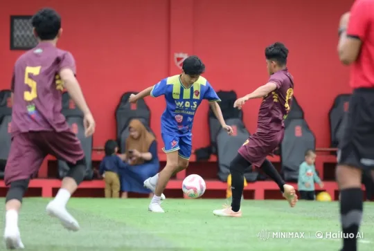 Soccer Player Combines Sport with Kungfu in Dynamic Game Scene – AI Generated Video | Hailuo AI