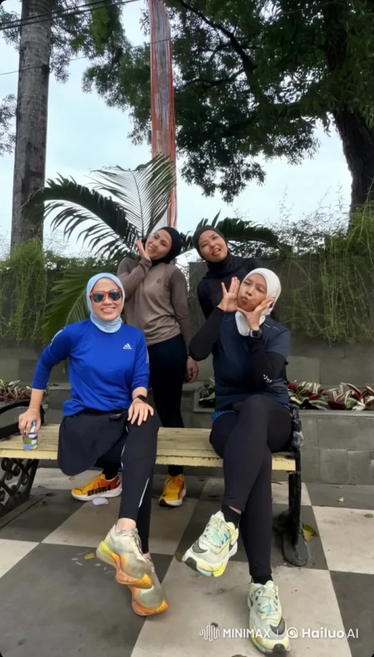 Outdoor Kung Fu Fight Scene with Women – AI Generated Video | Hailuo AI