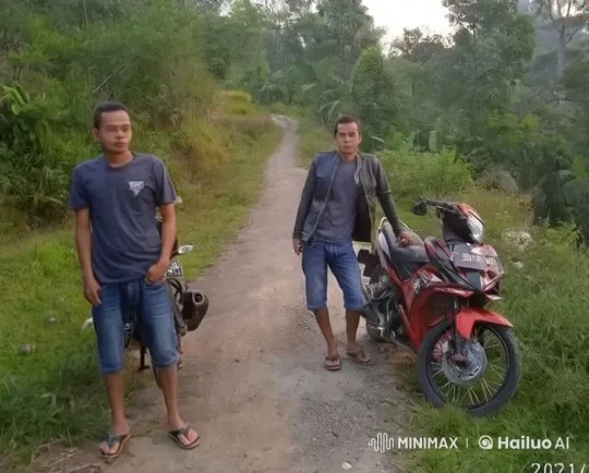 Forest Kungfu Showdown: Two Men Duel on Dirt Path – AI Generated Video | Hailuo AI