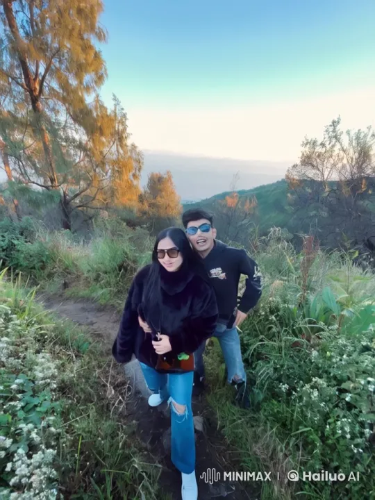 Playful Kungfu Fight in Lush Hillside Sunrise/Sunset – AI Generated Video | Hailuo AI