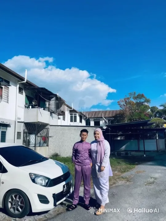 Couple Displays Kungfu Skills in Traditional Attire – AI Generated Video | Hailuo AI