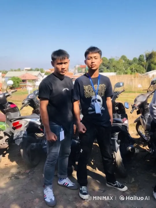 Two Men Display Impressive Kungfu Skills in Outdoor Setting – AI Generated Video | Hailuo AI