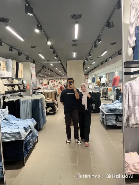Live2D Short: Martial Arts in a Clothing Store – AI Generated Video | Hailuo AI