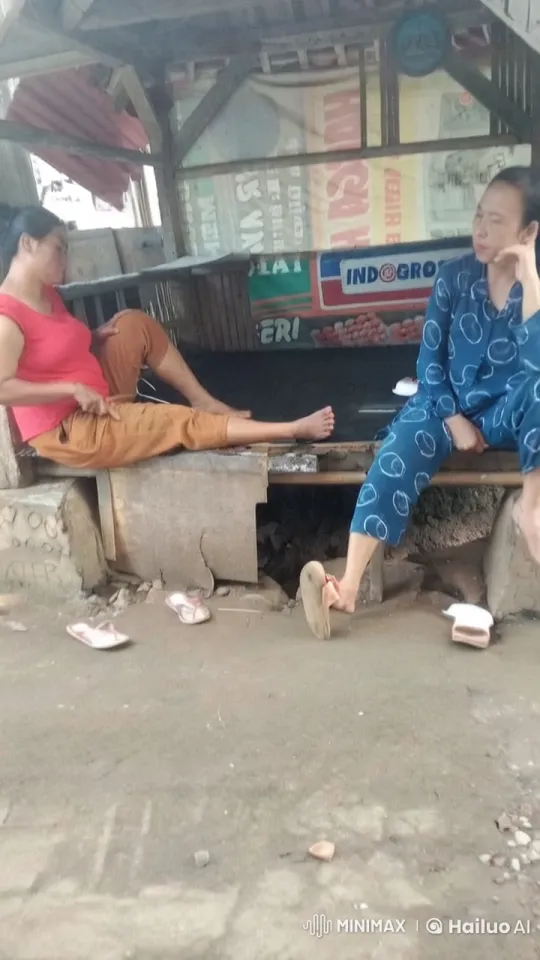 Rustic Setting: Two Performers Display Chinese Martial Arts – AI Generated Video | Hailuo AI