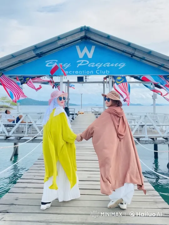 Colorful Fight Scene in Scenic Recreational Club – AI Generated Video | Hailuo AI