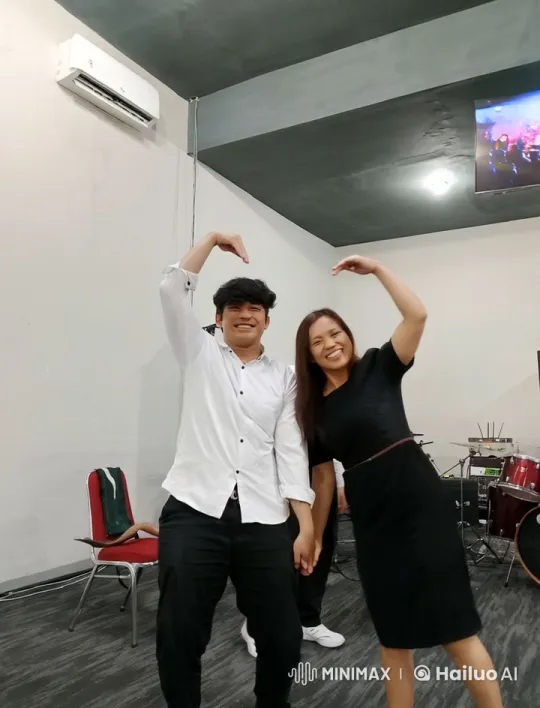 Couple Enjoying Playful Kung Fu Performance – AI Generated Video | Hailuo AI
