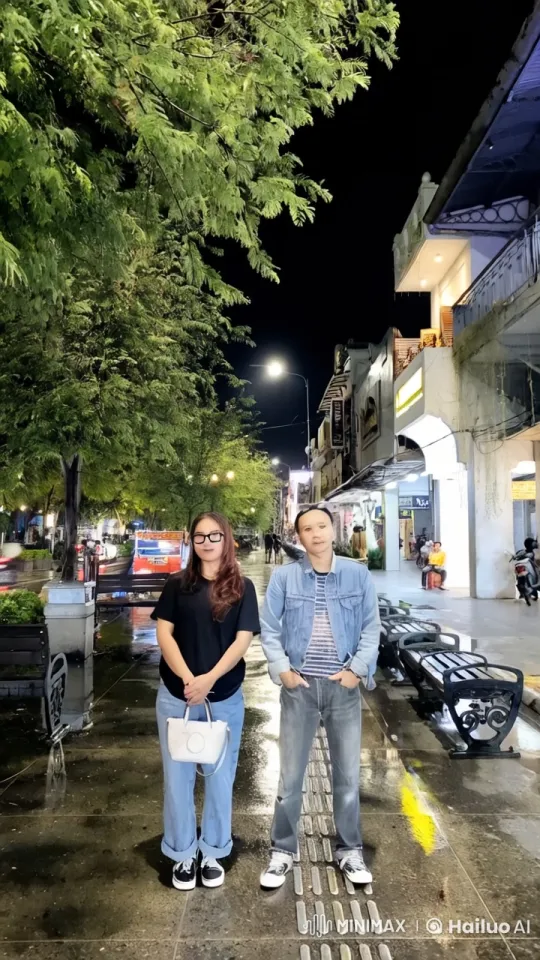 Street Combat: Young Couple Showcases Chinese Kungfu – AI Generated Video | Hailuo AI