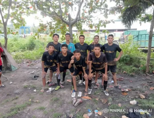 Young Martial Artists Display Kung Fu Skills in Park – AI Generated Video | Hailuo AI