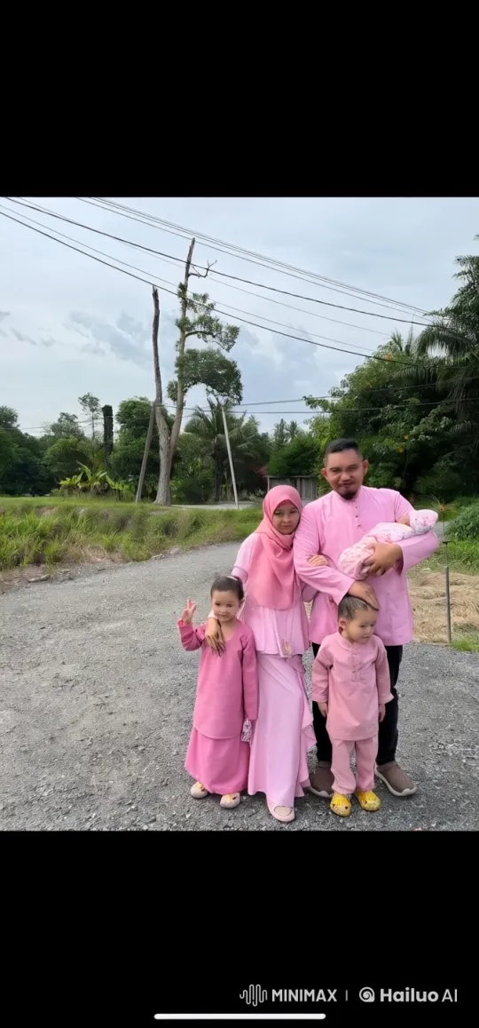 Family Performs Kungfu in Traditional Pink Attire – AI Generated Video | Hailuo AI