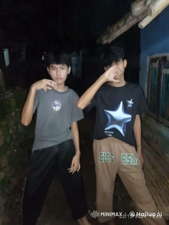Nighttime Martial Arts Sparring Session – AI Generated Video | Hailuo AI