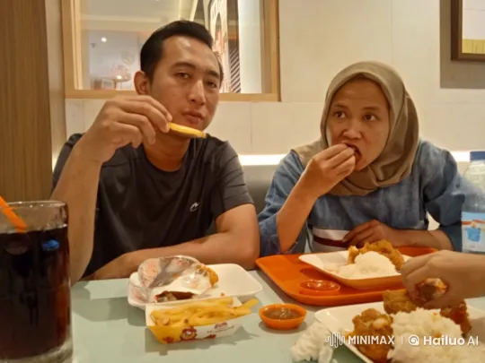 Diners Engage in Intense Kung Fu Battle – AI Generated Video | Hailuo AI