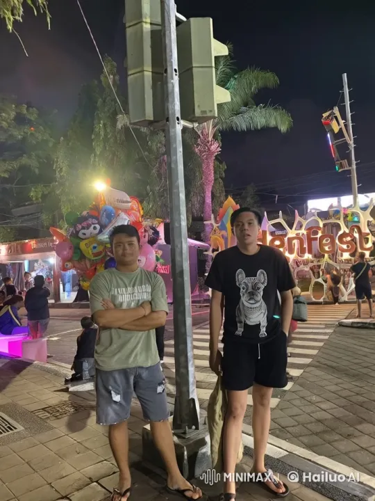 Festival Friends Playfully Spar in Kungfu Style – AI Generated Video | Hailuo AI