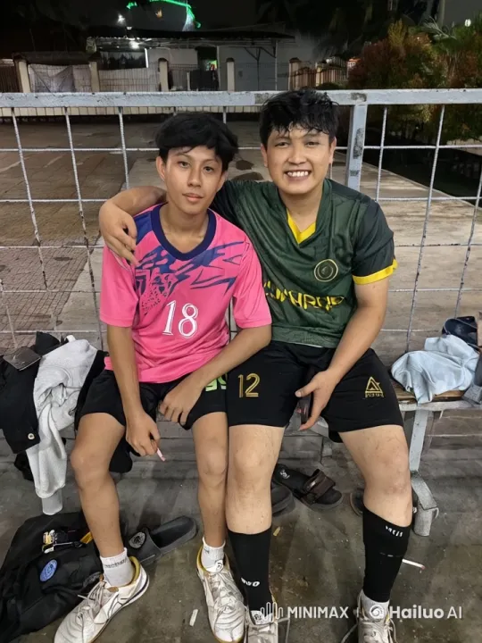 Nighttime Park Kungfu Display by Soccer Players – AI Generated Video | Hailuo AI