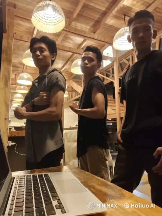 Dynamic Fusion of Kung Fu and Boxing in Cozy Wooden Setting – AI Generated Video | Hailuo AI