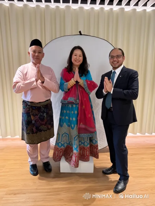 Traditional Attire Meets Dynamic Kungfu Display – AI Generated Video | Hailuo AI
