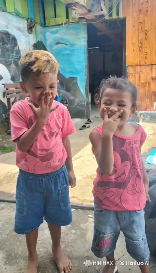 Children Play Fight in Mickey Outfit in Vibrant Outdoor Setting – AI Generated Video | Hailuo AI