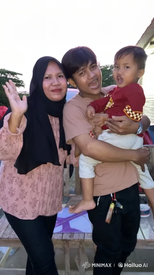 Family Practicing Kungfu in Outdoor Setting – AI Generated Video | Hailuo AI