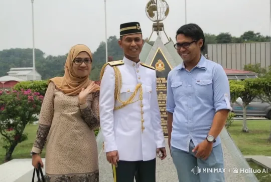 Military Officer and Civilians Perform Kung Fu in Park – AI Generated Video | Hailuo AI