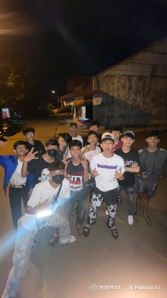 Young People Practicing Kungfu on a Dim Street – AI Generated Video | Hailuo AI