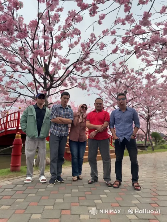 Friends Enjoy Park as One Performs Kung Fu – AI Generated Video | Hailuo AI