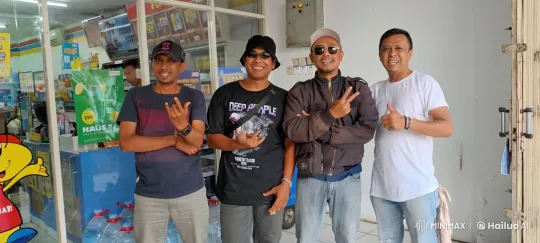 Four Men Celebrate Friendship with Kung Fu Display – AI Generated Video | Hailuo AI
