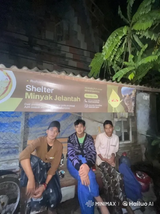 Young Man Demonstrates Martial Arts at Shelter Minyak Jelantah – AI Generated Video | Hailuo AI