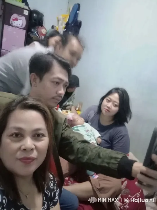 Cozy Gathering with Baby and Selfie Moment – AI Generated Video | Hailuo AI