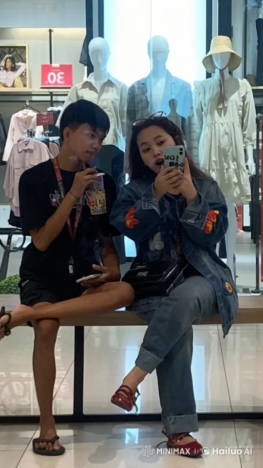 Dynamic Kung Fu Display in Shopping Mall Setting – AI Generated Video | Hailuo AI
