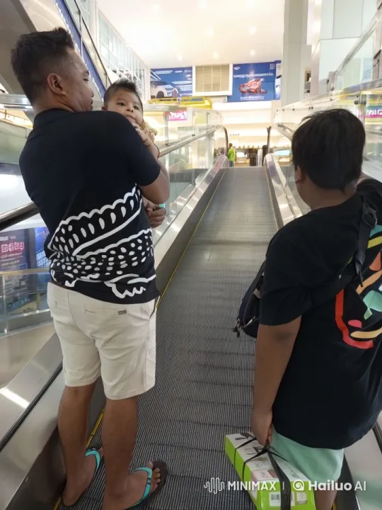Mall Escalator: Unexpected Kungfu Stunt Captured on Video – AI Generated Video | Hailuo AI