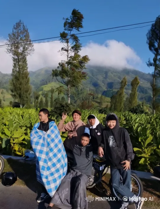 Friends Enjoy Outdoor Fun with Kungfu Practice – AI Generated Video | Hailuo AI