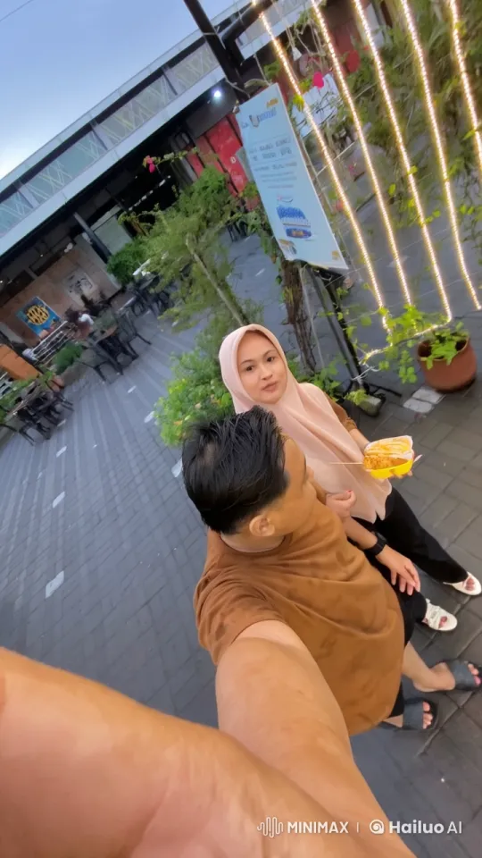 Outdoor Café Scene: Man and Woman Surprise with Kung Fu – AI Generated Video | Hailuo AI