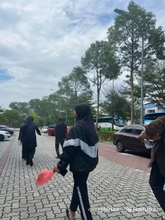 Choreographed Kung Fu Battle in Open Parking Area – AI Generated Video | Hailuo AI