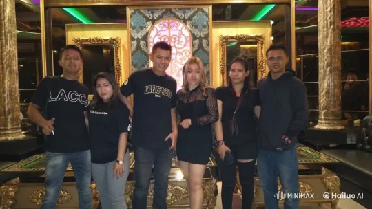 Friends Showcase Kung Fu Skills in Luxurious Club Setting – AI Generated Video | Hailuo AI