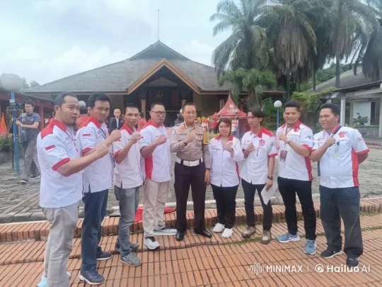 Police Team Performs Synchronized Kungfu Display – AI Generated Video | Hailuo AI