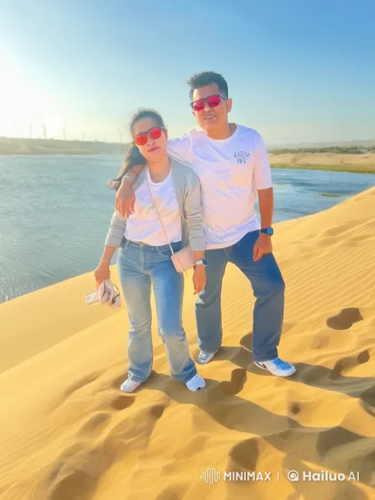 Couple's Intense Martial Arts Combat on Sand Dune – AI Generated Video | Hailuo AI