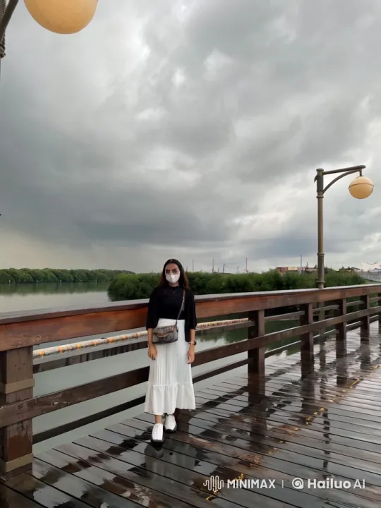 Woman Transforms from Flying to Swimming, Becomes Super Saiyan – AI Generated Video | Hailuo AI