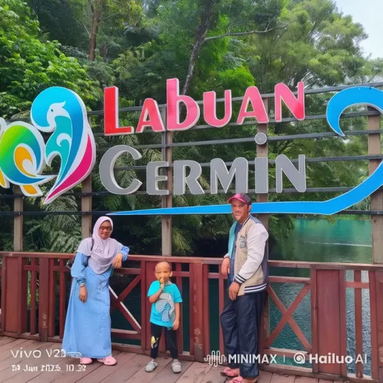 Family Enjoying a Joyful Moment at Labuan Cermin – AI Generated Video | Hailuo AI